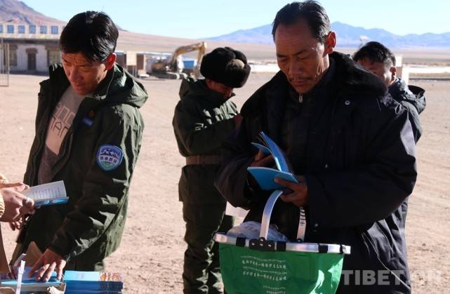 西藏改则巡护员冬巡2890公里守护生态羌塘