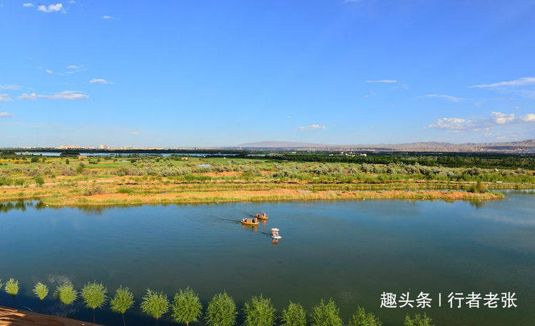 既有沙漠和湿地，还有度假岛，中国第四大沙漠宁夏腾格里沙漠
