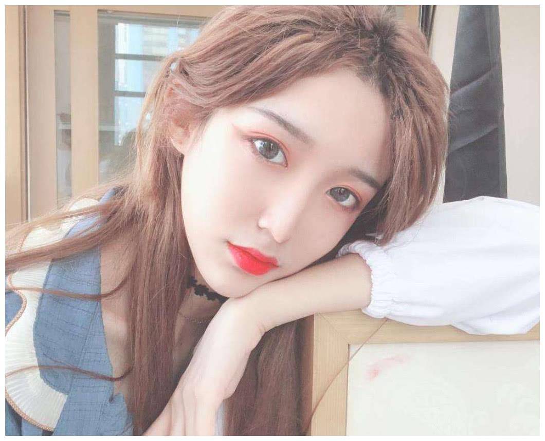 有网友表示,这波喉结远超旁边的暗黑大米,将男人气息展示到淋漓尽致.