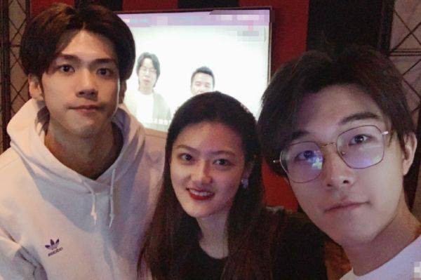 offer两季梦幻联动实习生合影留念我却关注丁辉詹秋怡