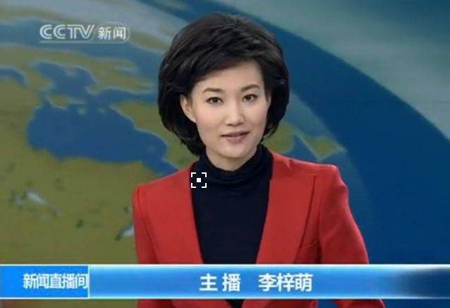 央视美女主持人为工作戴假发13年,生活照曝光后,却美得不一般!_李梓萌