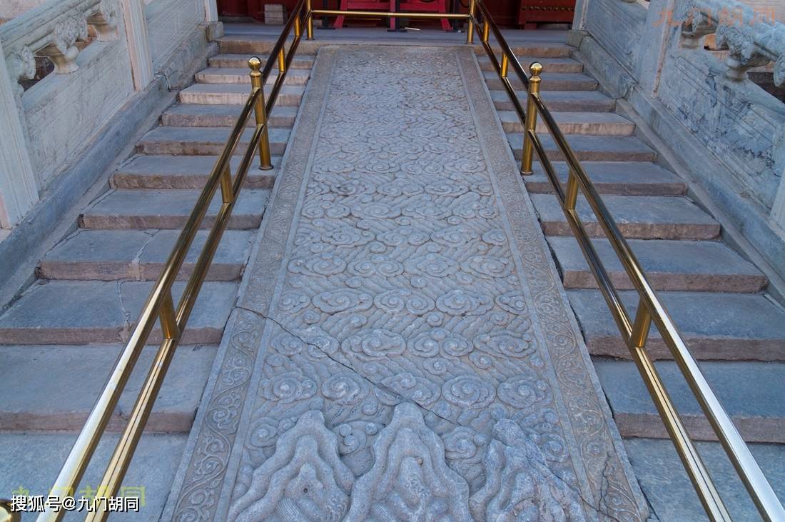 皇帝走的御道石刻.