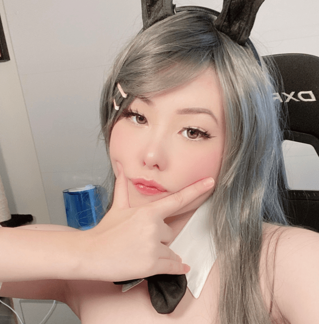 原创最美女辅助mayumi晒照cos兔女郎锐雯玩家纷纷喊老婆