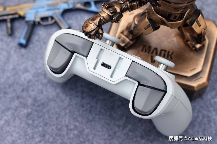 从手感到体感全面突破,国产百元级pc端手柄标杆:飞智黑武士2
