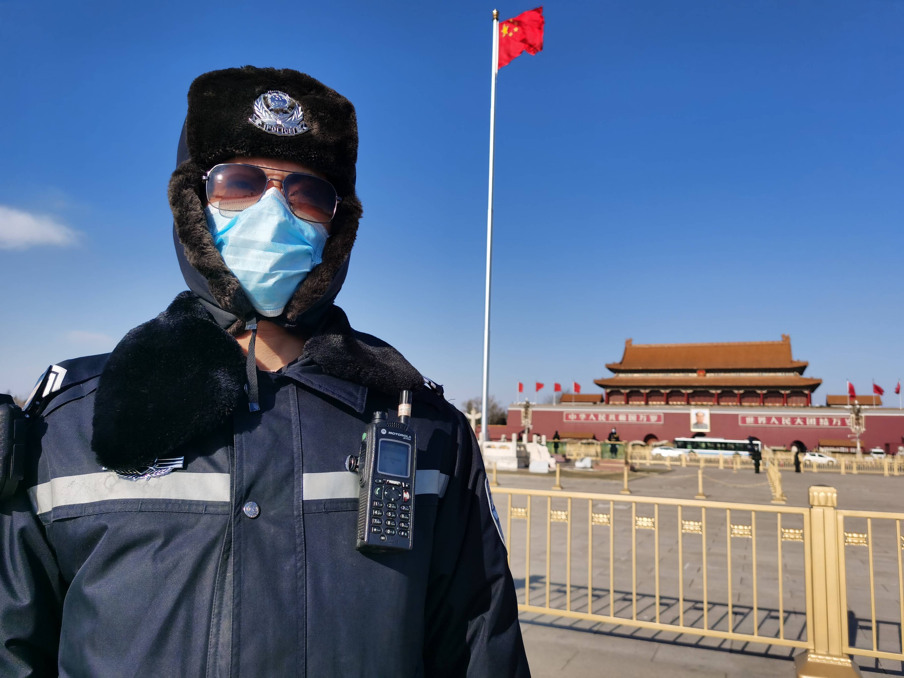 北京警方严寒里的冻人守卫
