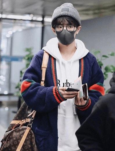 肖战唯一的女闺蜜,带火一款"砂糖aj",还经常和肖战穿情侣装!