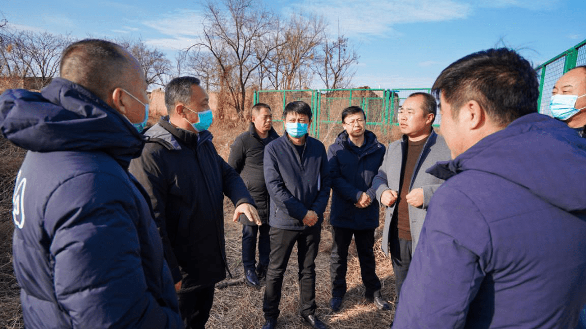 1月6日下午,大荔县委常委,县政府党组成员卢高昌检查调研北洛河水污染