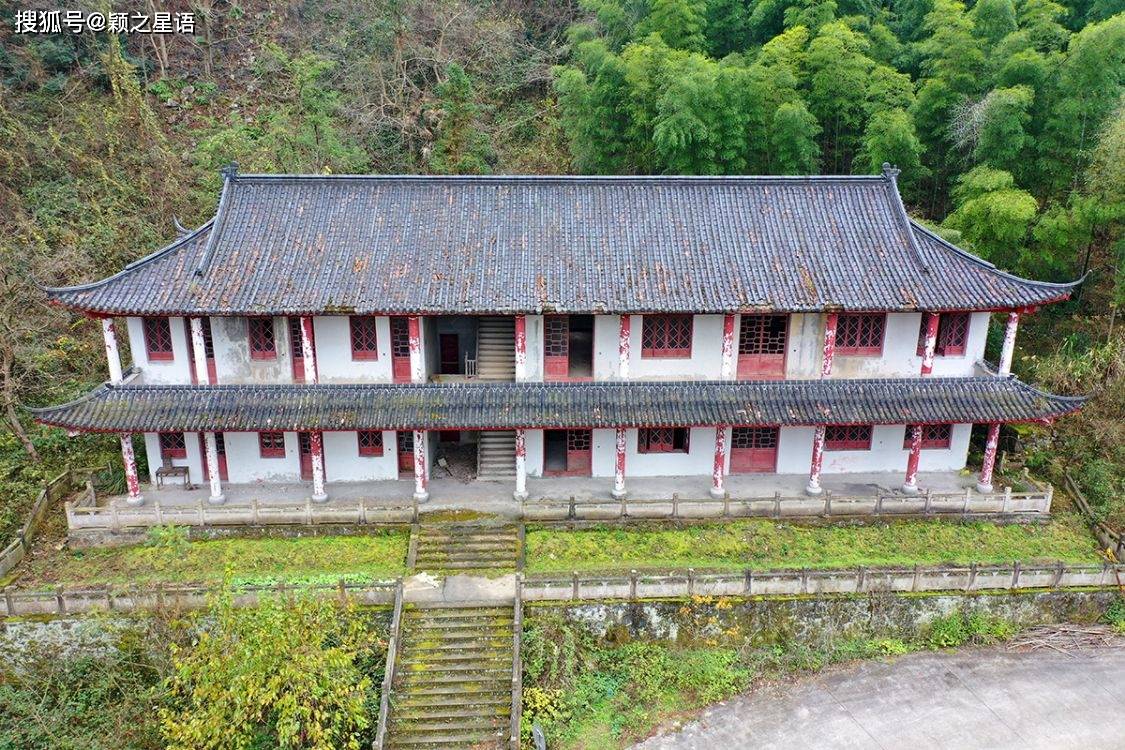 山穷水尽有人家山庄别墅已荒废野果酿美酒