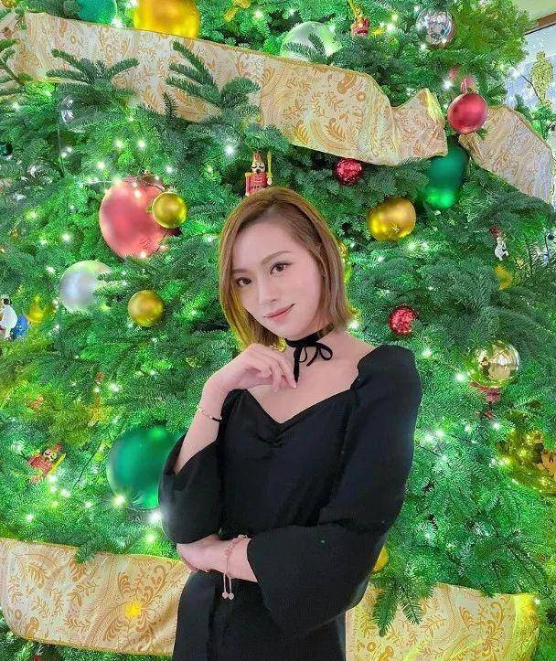 现年26岁tvb人气港姐冯盈盈(crystal),选美夺冠后便加盟无线发展,入行