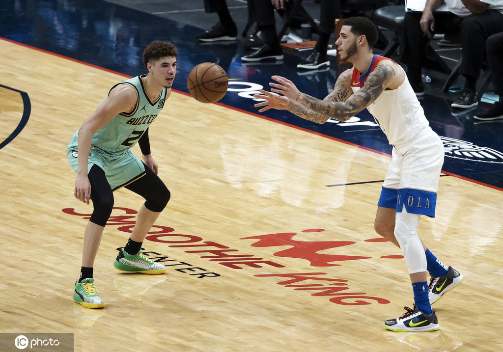 组图兄弟对位球哥与三球首次在nba赛场碰面