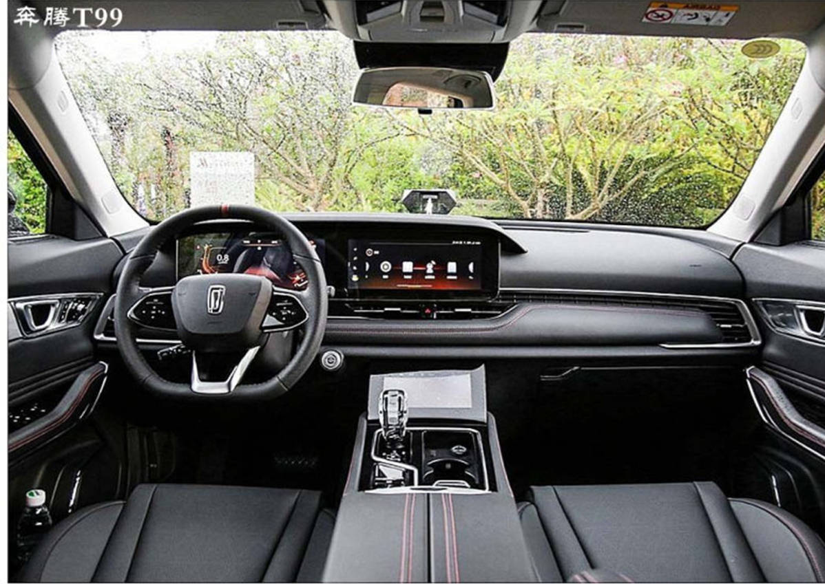 这三款屏幕非常好地提升了内饰的科技感,中控台上方的全息投影还有