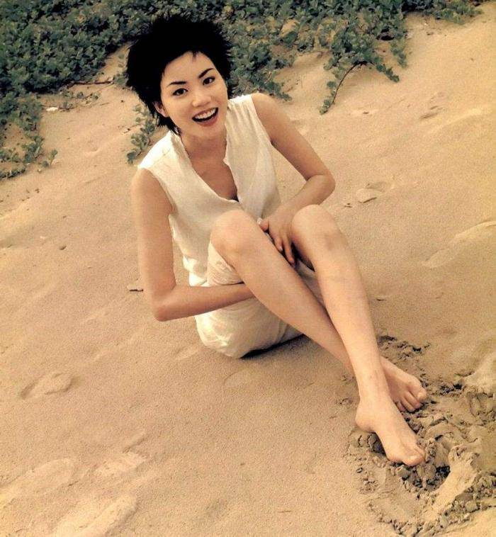 原来王菲18岁时这么美,比张柏芝有过之无不及,谢霆锋眼光真毒