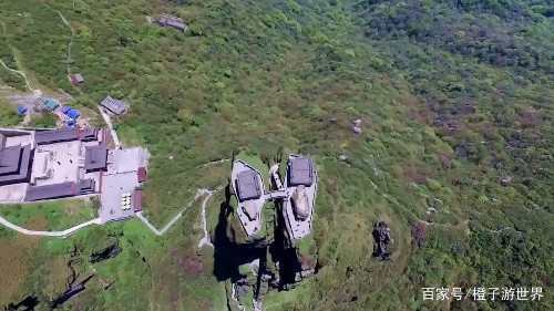 贵州一座悬立在大山险峰上的房子，你敢爬上去吗？