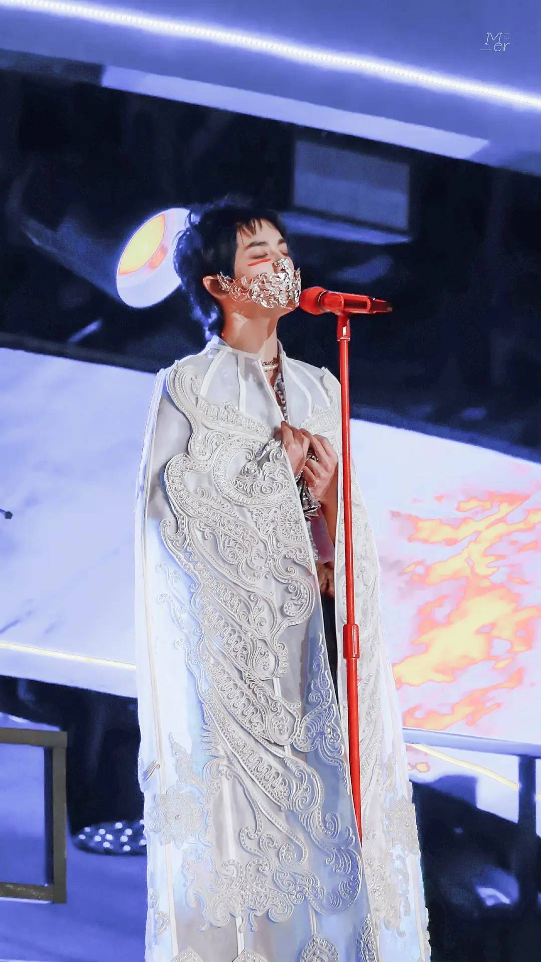 华晨宇吸烟拜托多了解下帅哥的音乐二度年冠不愧为歌王