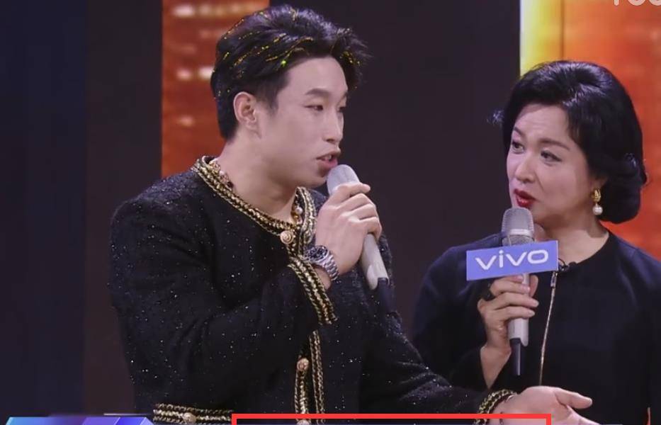 烧饼接金发,化超浓眼线!不料第一句英文就暴露文化,金星直皱眉