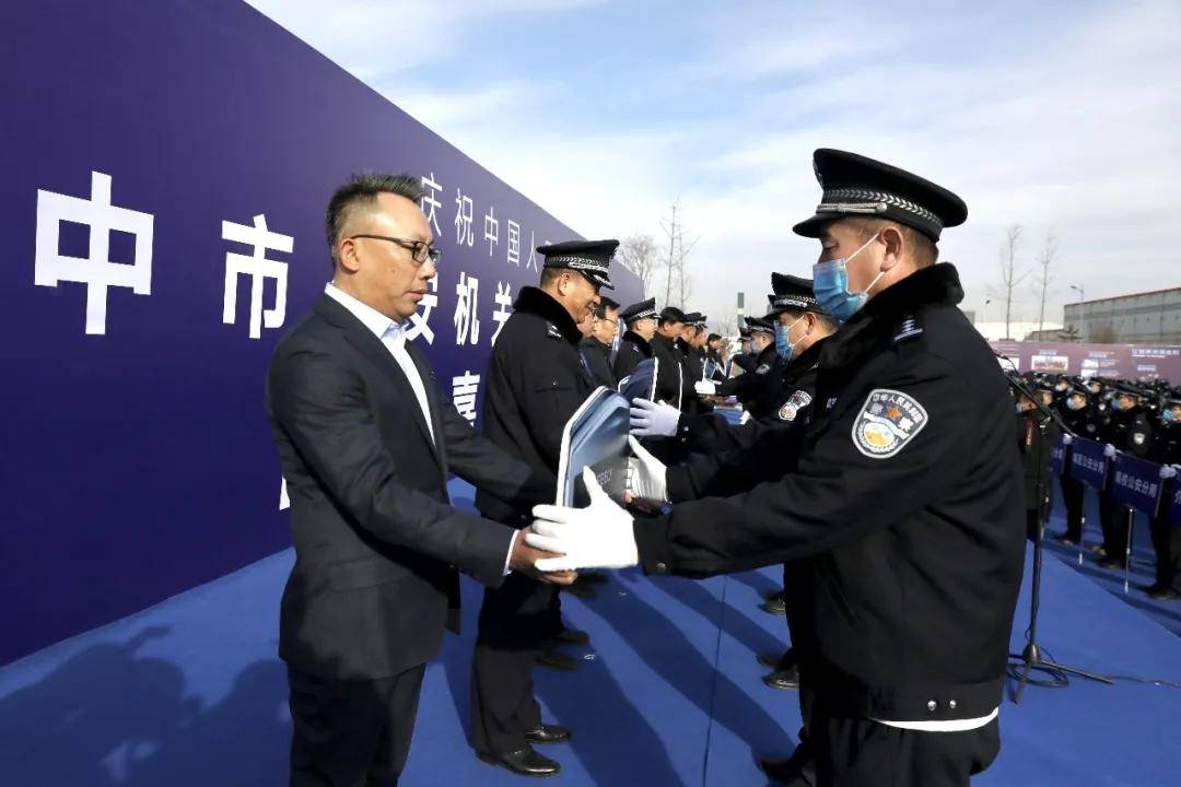 庆祝"中国人民警察节"晋中市公安机关执法执勤用车发放仪式举行