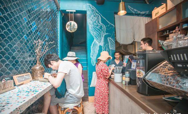 曼谷旅行：遇到一家全蓝色咖啡馆，就连饮品都是蓝色，强烈推荐