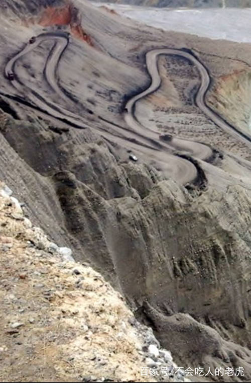 中国最惊险的大峡谷，距谷底最深达400米，不用无人机也能航拍