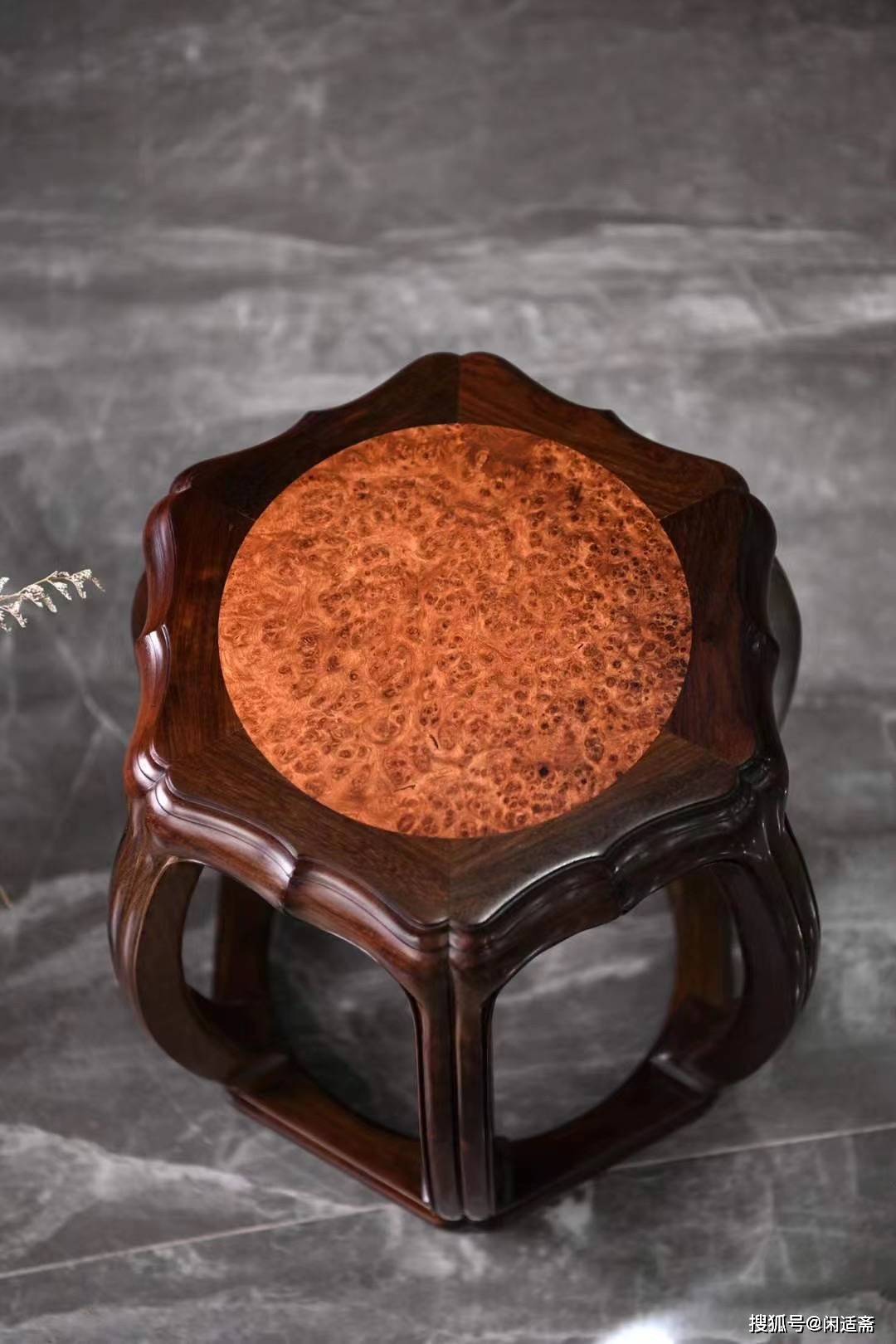 木瘿之美,大红酸枝镶瘿木,海棠凳_家具