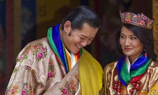 90后不丹王后：是姐姐没入选后的“备胎”，婚后国王真的爱上她！