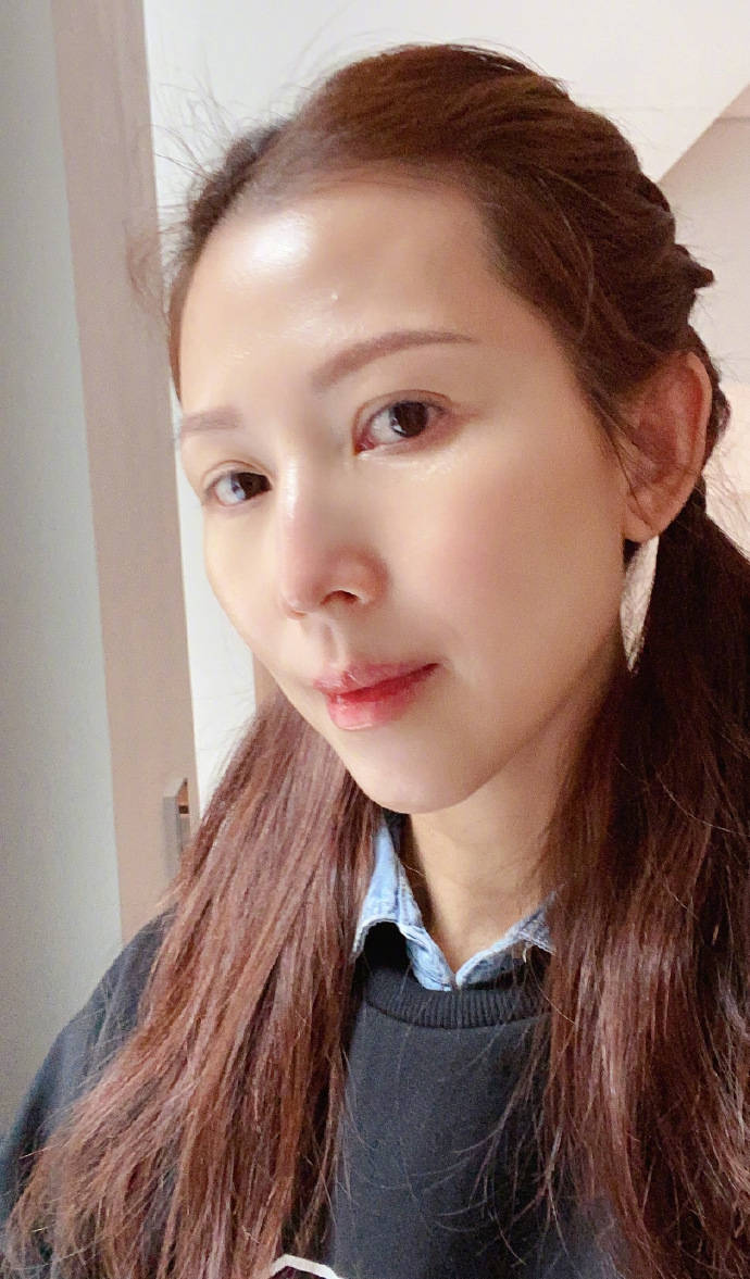 1/ 12 搜狐娱乐讯 1月14日,蔡少芬晒出一组生活照,并配文:"祝~大家做