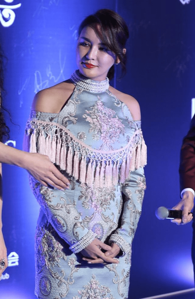 原创莫小棋胖点也好看罕见穿复古旗袍身材微胖却显得更富贵了