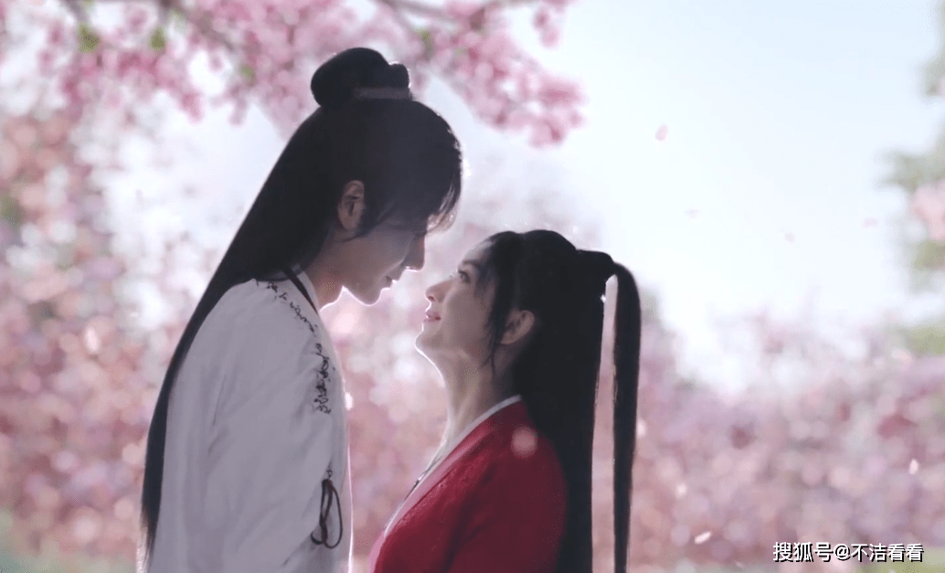 《有翡》周翡弄坏六把刀,除了提升打戏效果,还有重要铺垫_谢允周