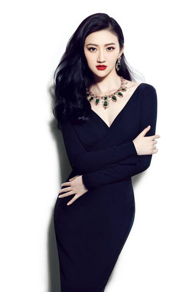 32岁景甜,甜美清新身材火辣,越来越有成熟魅力了!