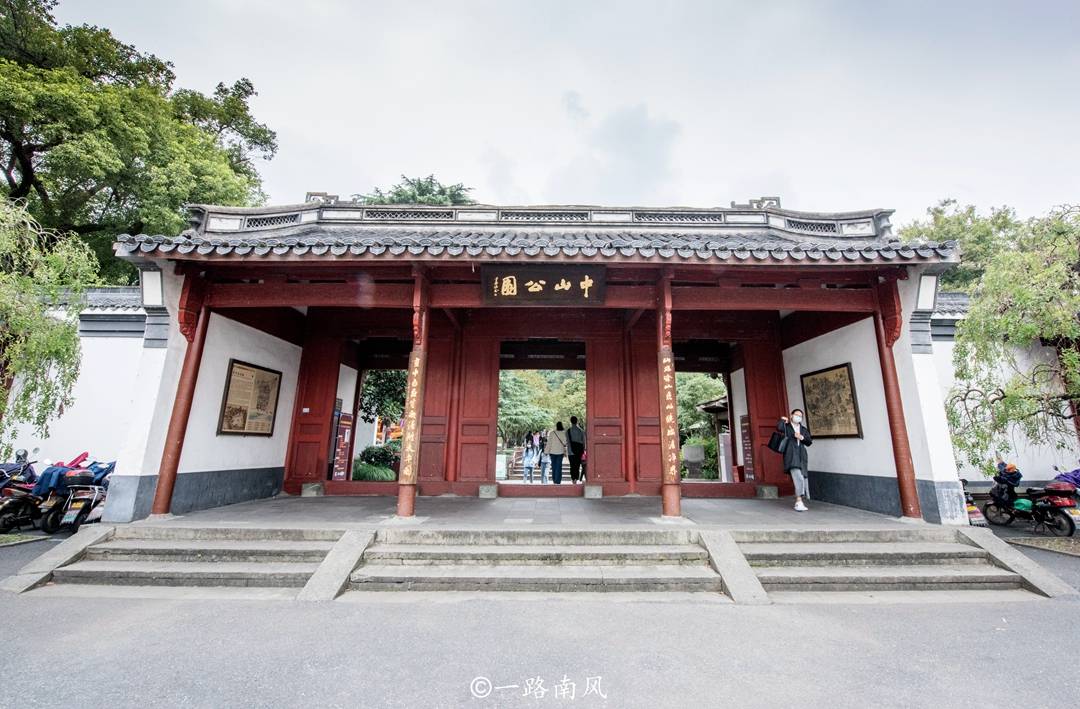 杭州有座清朝帝王行宫，为方便皇帝游西湖而建，不少游客不知道