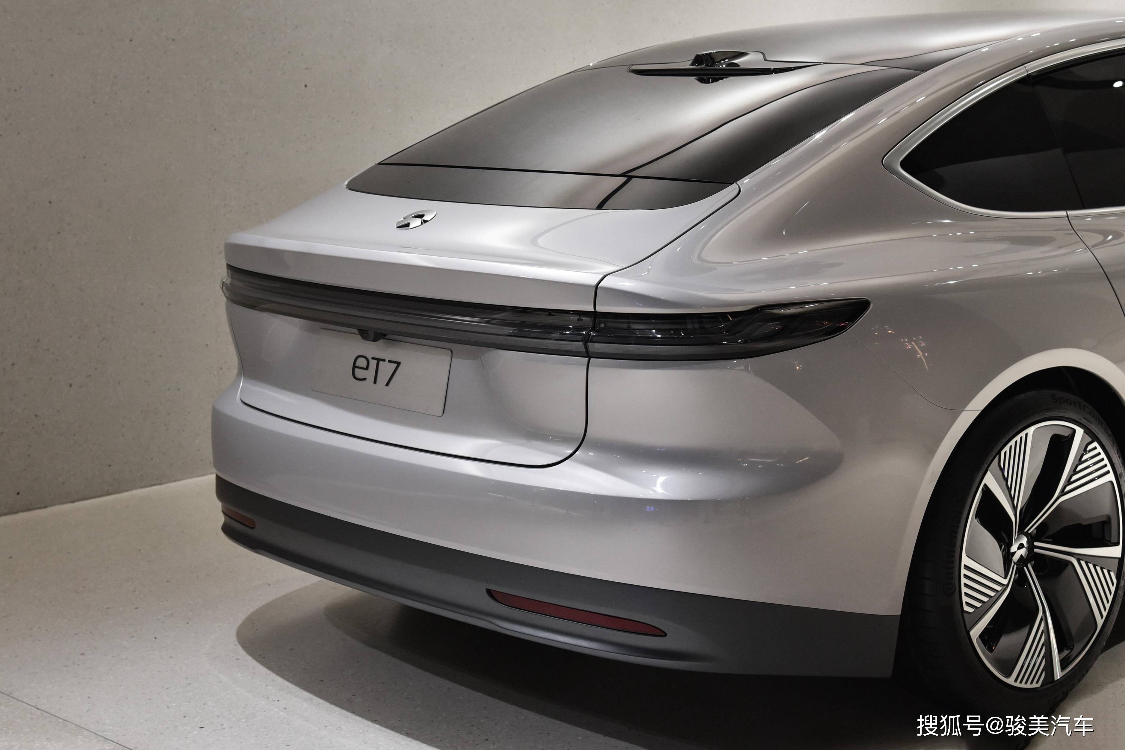 67蔚来全新轿车et7续航1000公里39秒破百448万起比bba香