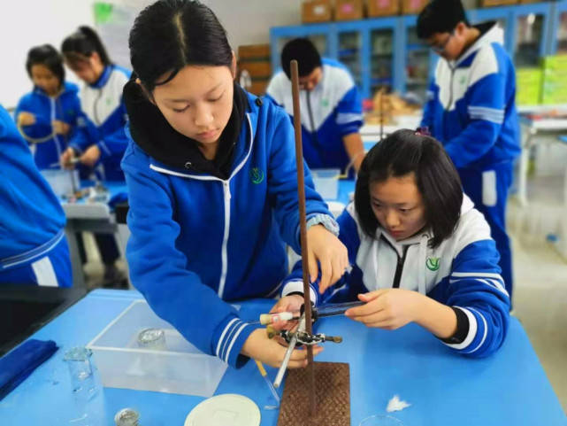 初三学生压力大,快坚持不下去了,怎么办?快速提高成绩很简单-搜狐大视野-搜狐新闻