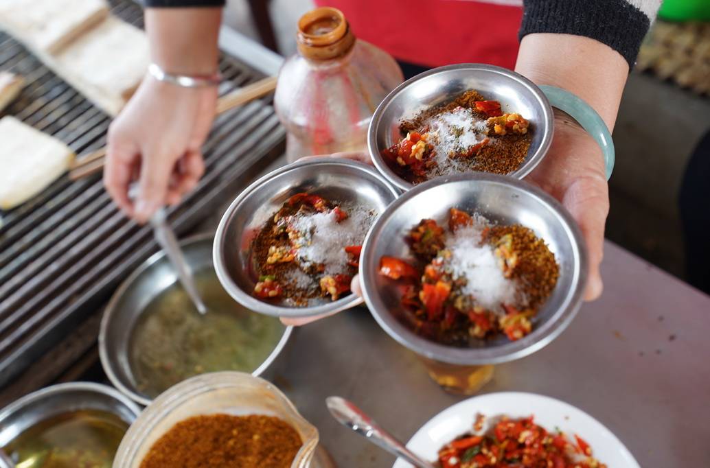 石屏乡村吃顿简单烧烤却香到了记忆深处这样的烤法哪里还有