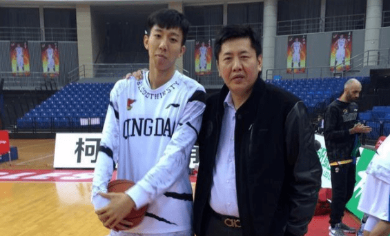 原创压哨绝杀广东9天后再现15秒绝杀中国男篮大黑马全队疯狂庆祝