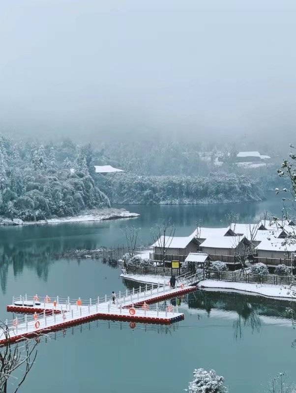 雪景、瀑布、丹霞、石桥，合江邀你来打卡“四川最美人工湖”