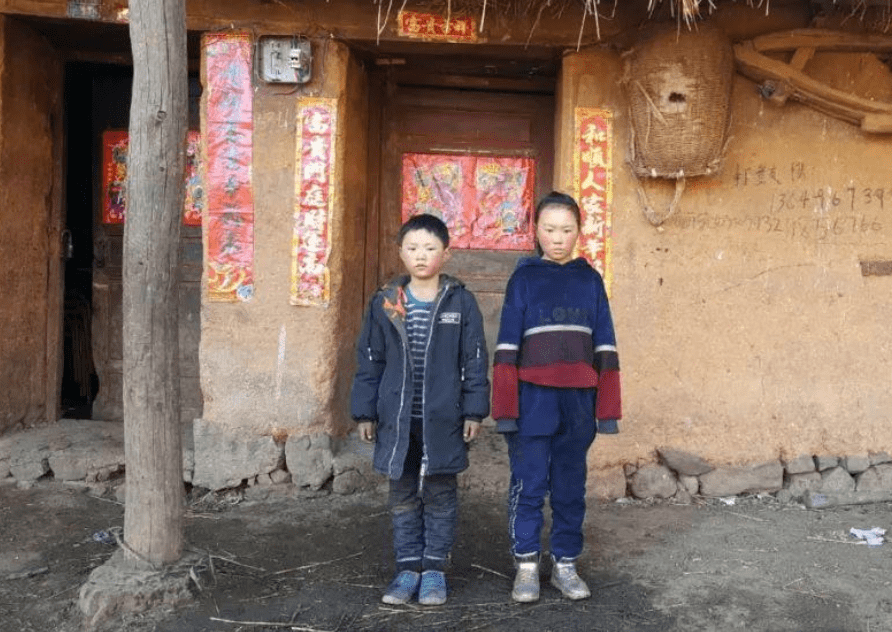 3年前的冰花男孩每天走9里山路上学被冻如今已模样大变