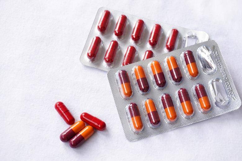 1,硬胶囊剂:系将固体药物填充于空心胶囊中制成.
