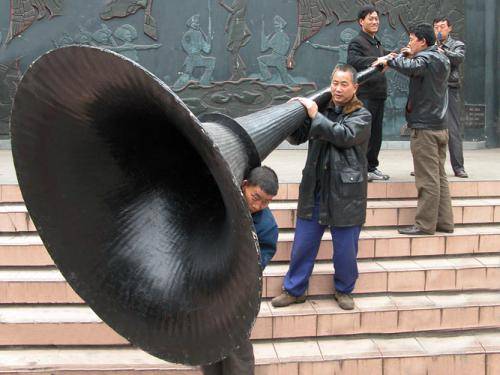 乐器流氓唢呐伴着你出生伴着你死亡迁坟没准还得用