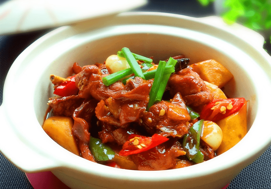 砂锅鸡腿,随心加入配菜,色香味俱佳,做法简单,解馋超下饭