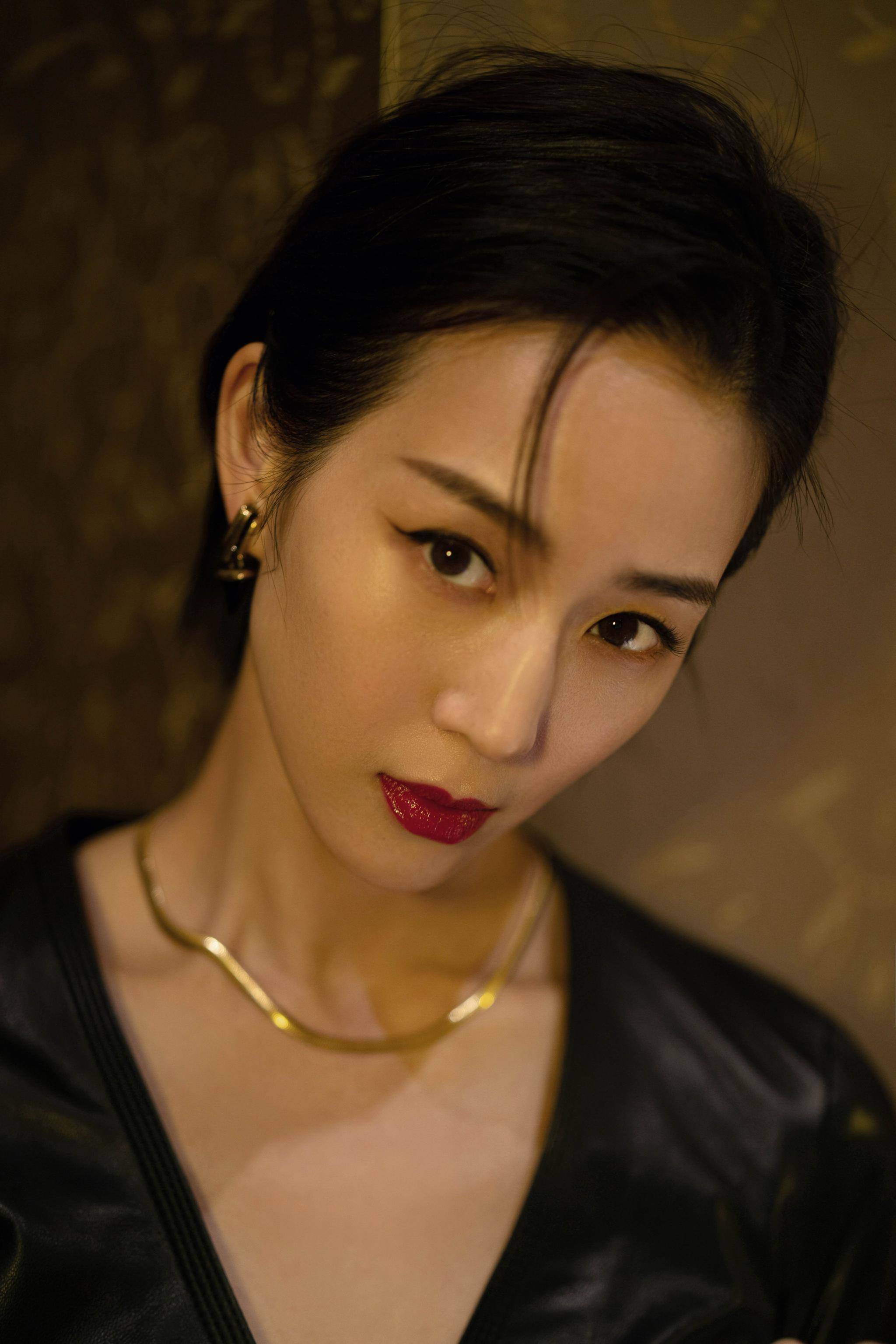 张钧甯轻摇滚风时尚大片 飒爽风格凸显酷感魅力_电影