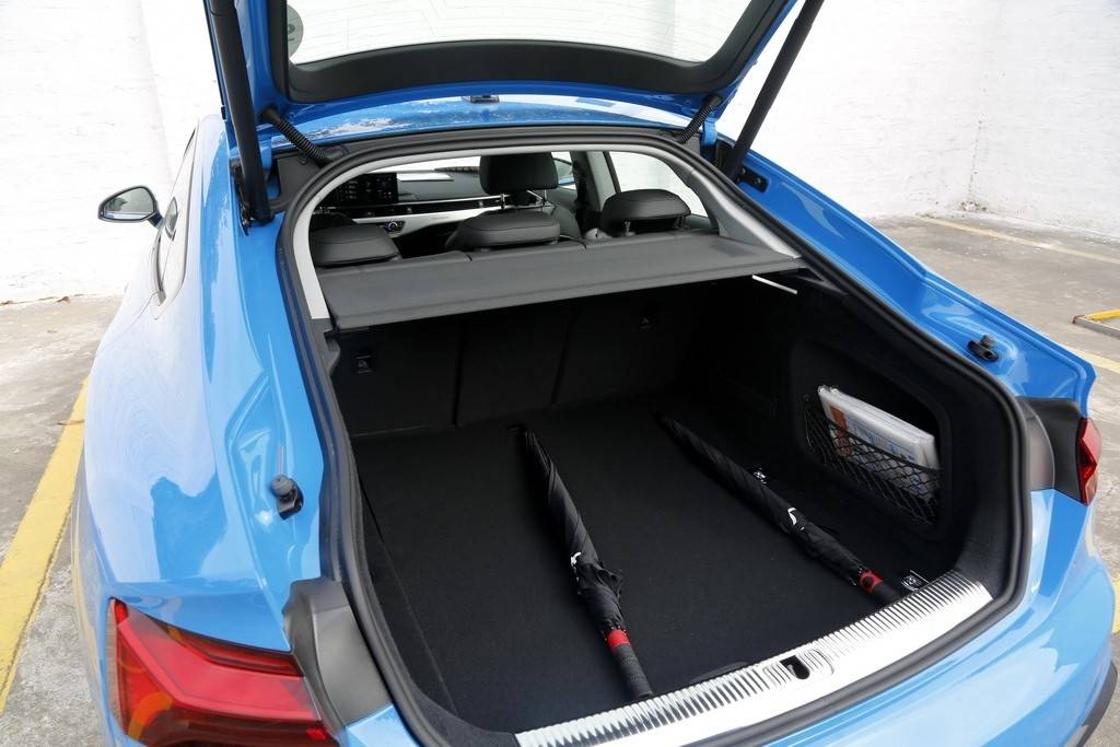 新款奥迪a5到底魅力何在?纯粹运动版a4l的个性选择