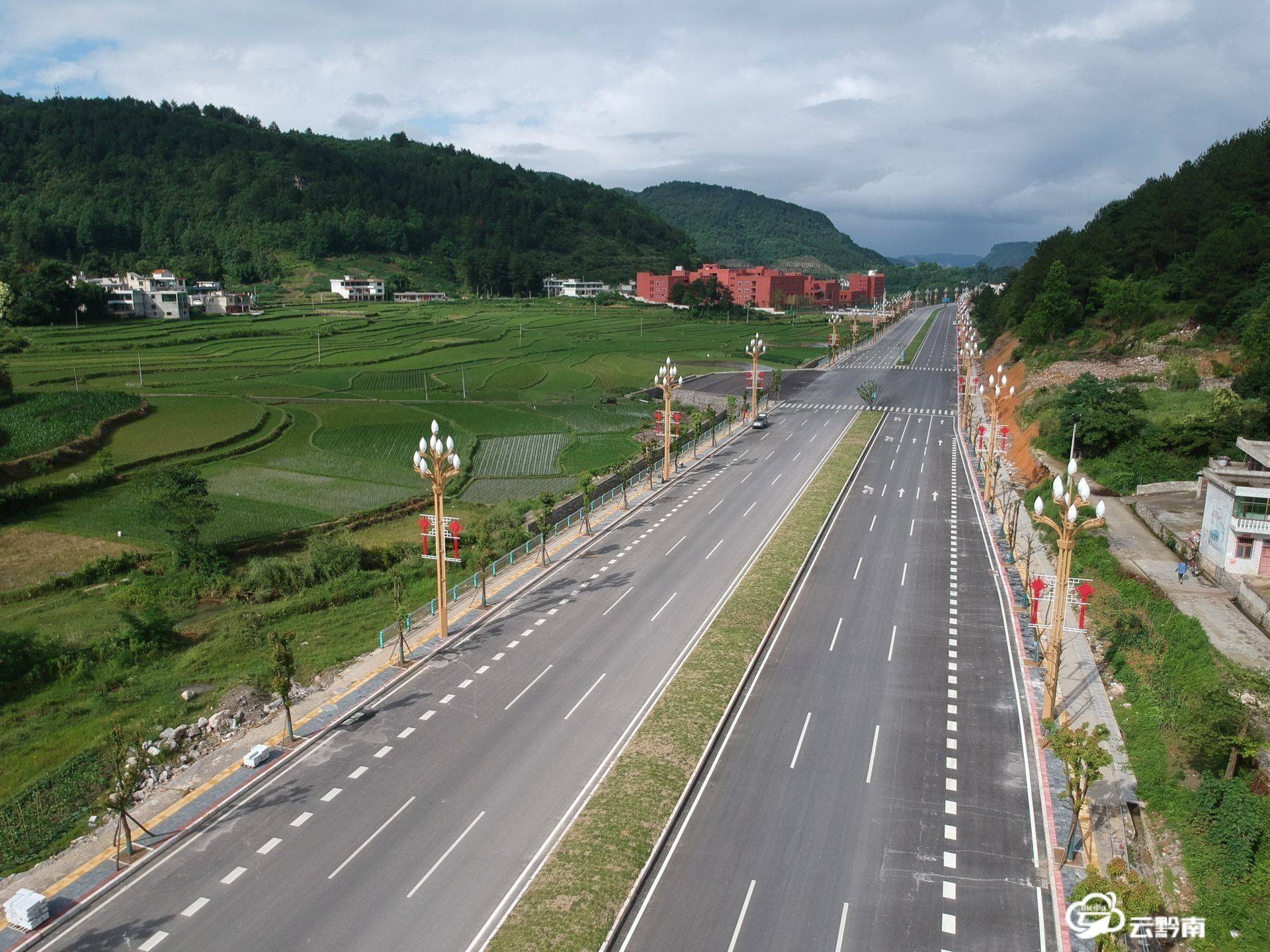 龙里GDP_龙里大草原图片