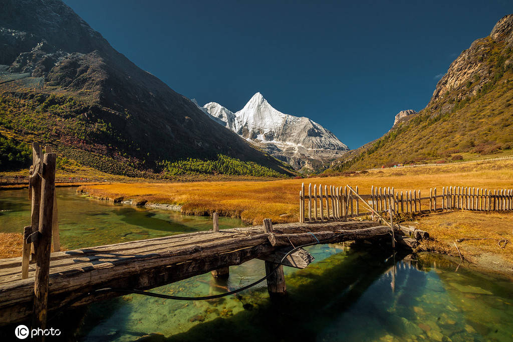 蓝色星球上的最后一片净土:亚丁村风光
