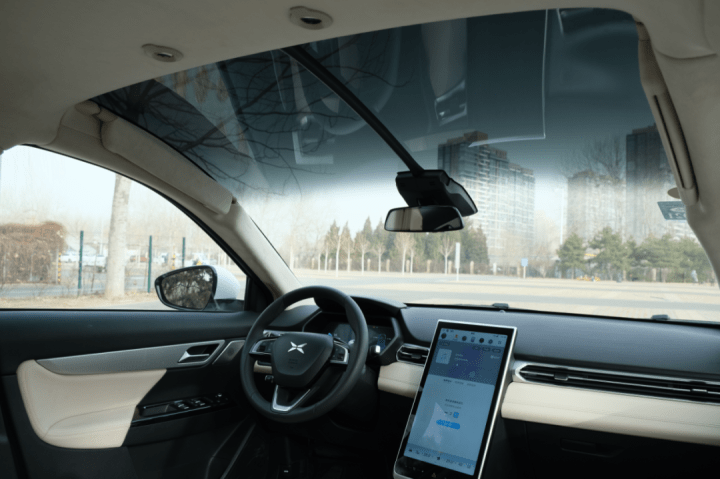 小鹏g3配备了一套名为xpilot的自动驾驶辅助系统.