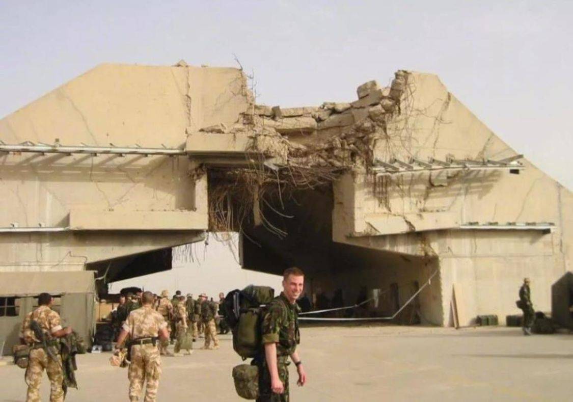 伊拉克防空洞人形墙图片