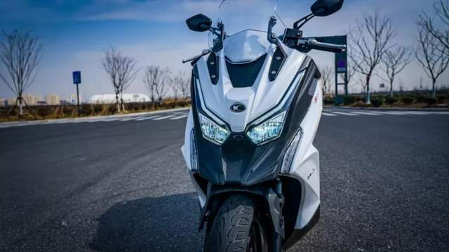 错位反击怎么看都很香368万起光阳赛艇s350摩智测评