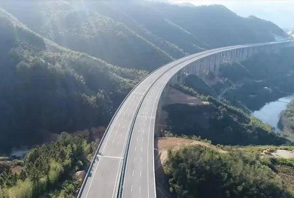 哪个省的高速公路风景好 c501a9517afe4715b59be4bd6d3e6bcb.jpeg