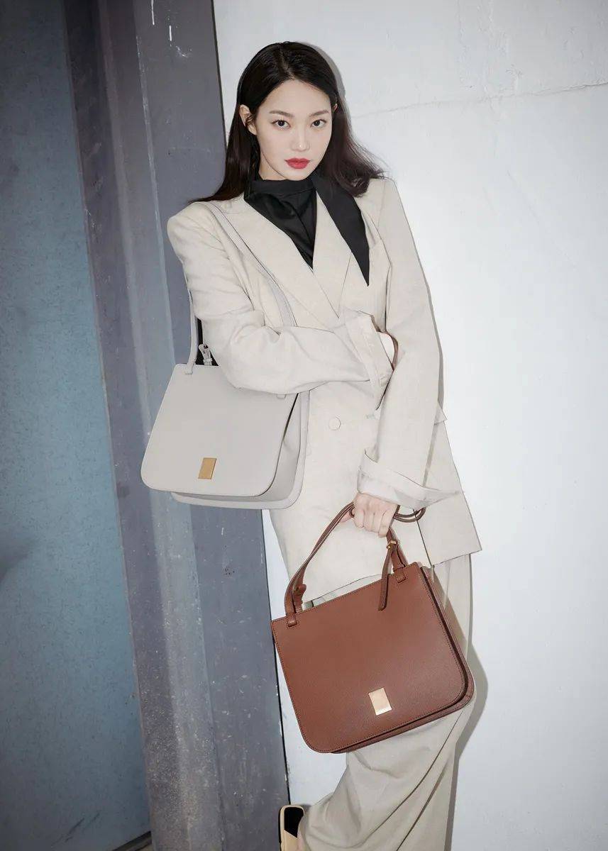 韩国美女申敏儿穿性感红裙!彰显婀娜多姿性感好身材