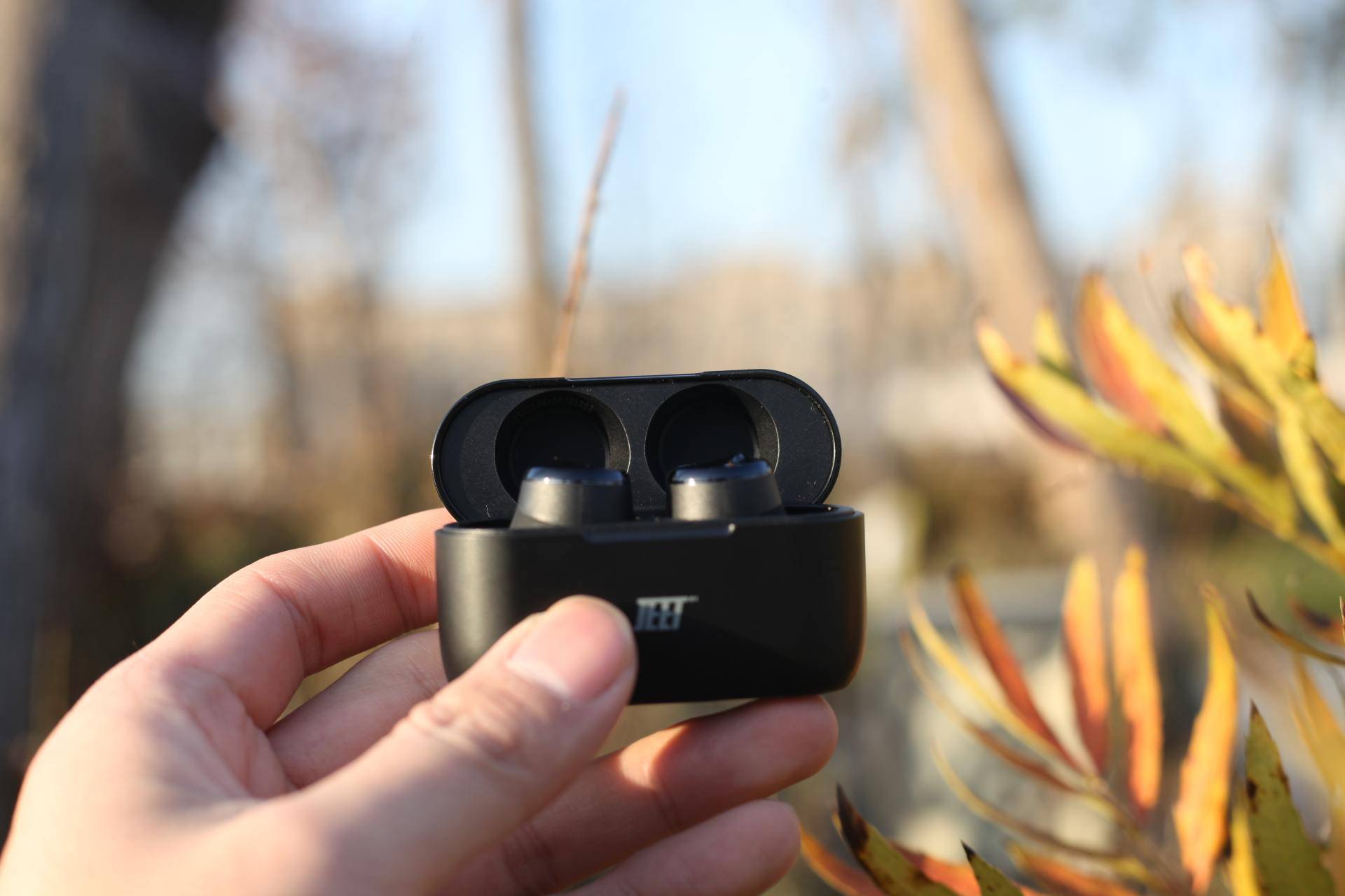 充电5分钟听歌1小时国产动铁耳机人丑声甜