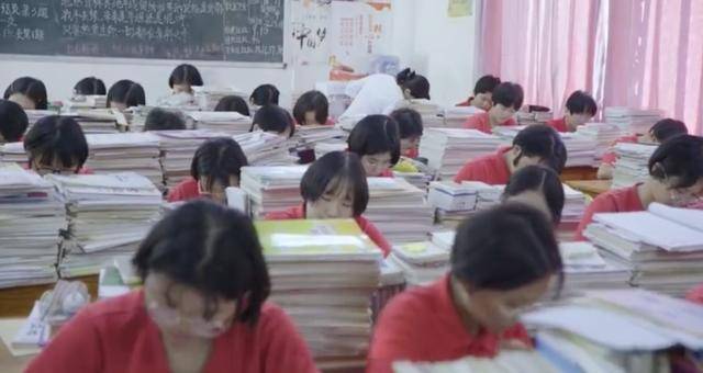 张桂梅 创办1所免费女子高中 却因反对全职妈妈被议论 大山