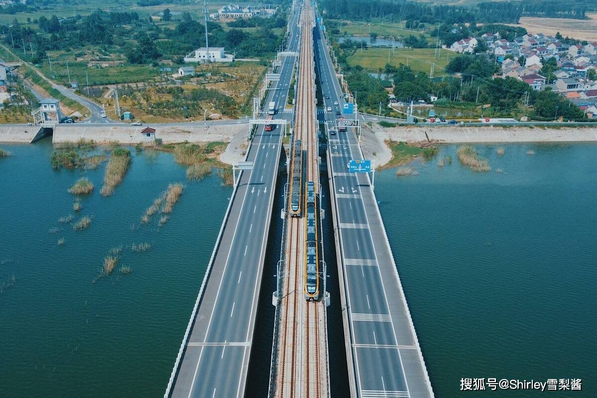 全程17分钟全长12公里，南京最长的一站地铁，直接穿越了一片“天空之镜”